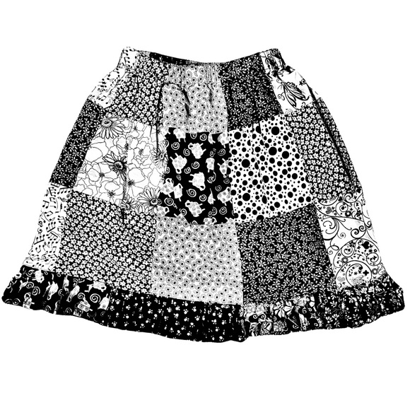 Black & white patchwork skirt, waist-20, elastic waist, ruffles on bottom EUC - Picture 8 of 10